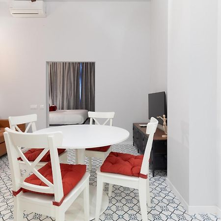 The Little Village Apartments Valencia Exterior photo