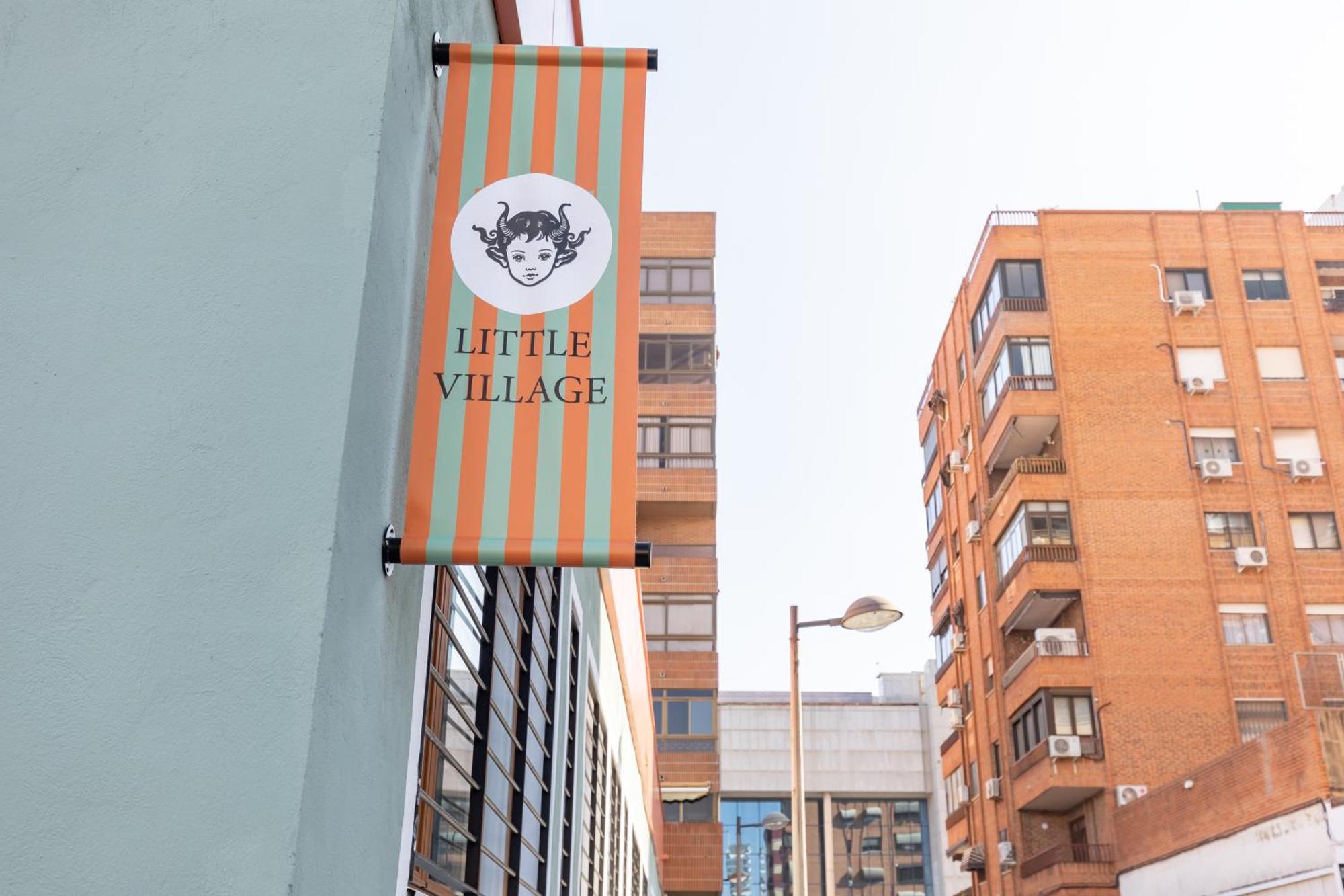 The Little Village Apartments Valencia Exterior photo