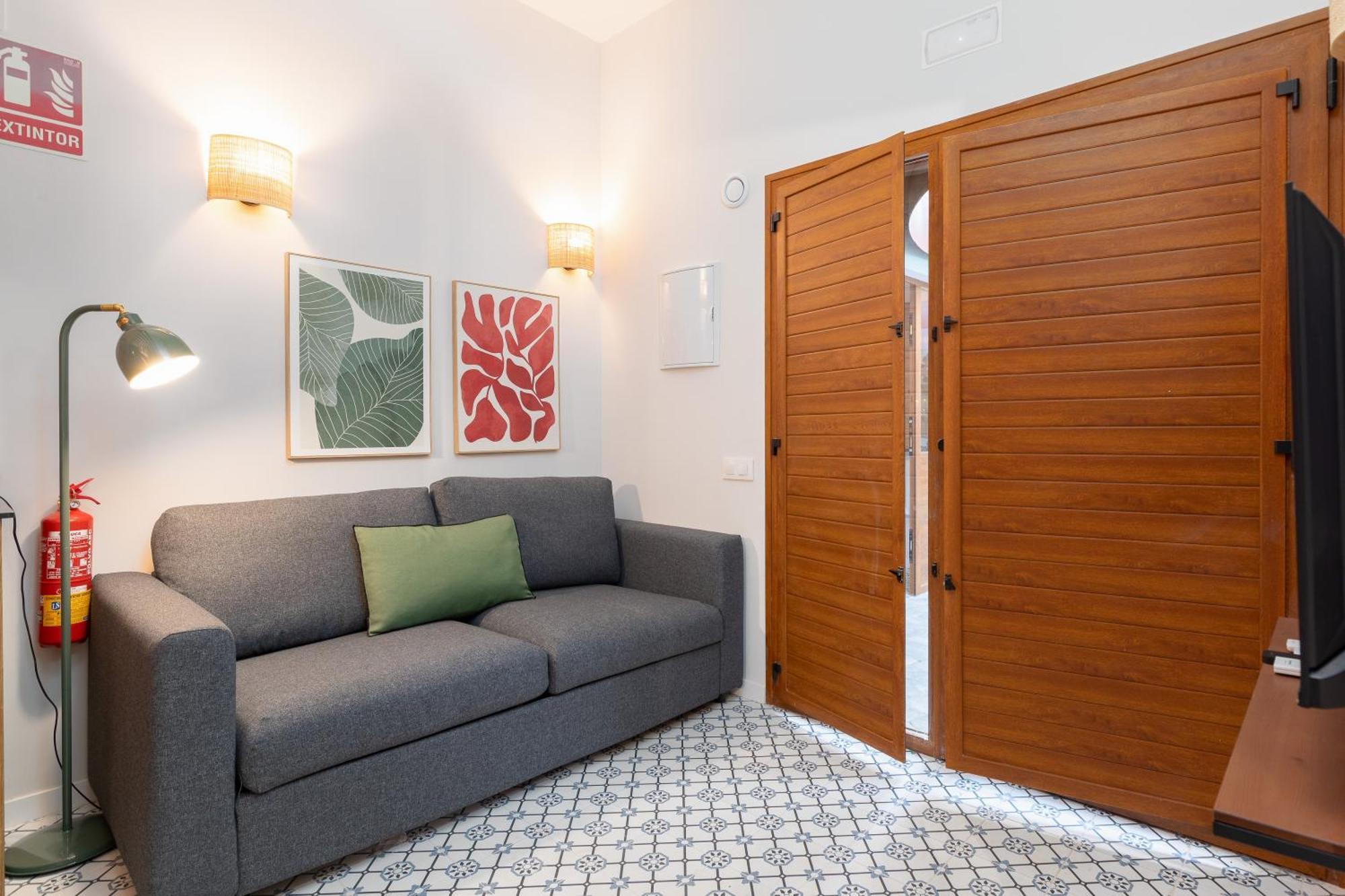 The Little Village Apartments Valencia Exterior photo